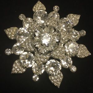 Vintage Weiss Rhinestone Starburst Brooch.